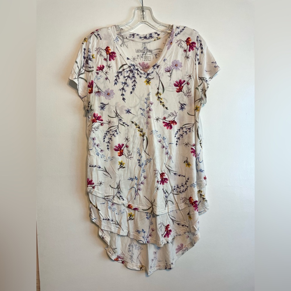 Latched Mama Printed V-Neck Nursing Tee 2.0 (Medium, Ivory Garden)